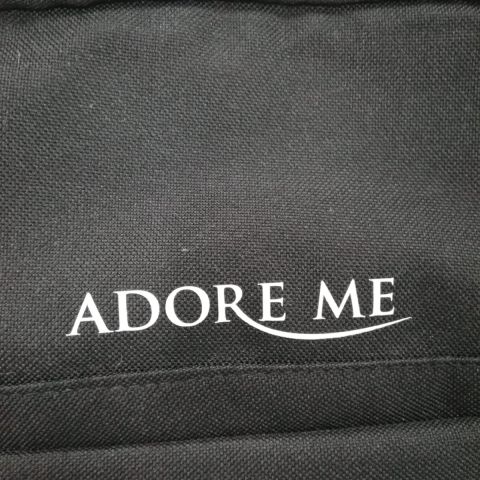 Mostra adore me2