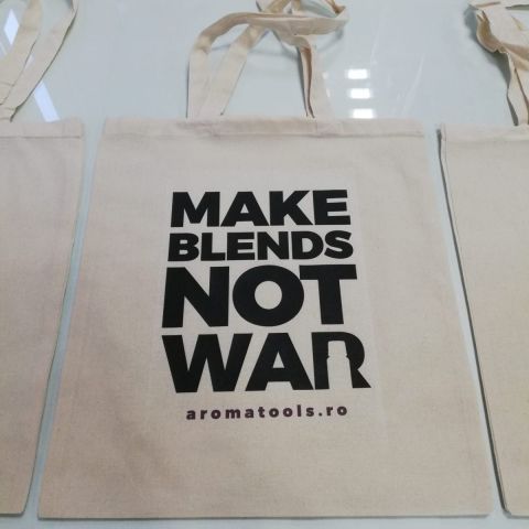 Sacose bumbac sbt 145g personalizata transfer termic make blends not war aromatools.ro1