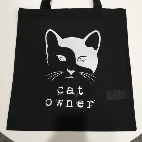 Sacosa neagra cat owner